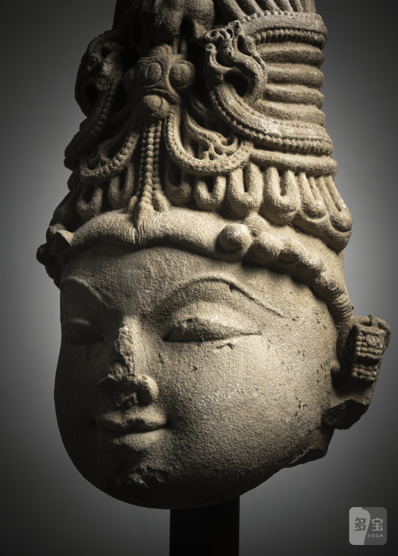 A BUFF SANDSTONE HEAD OF A FEMALE FIGURE - 图5